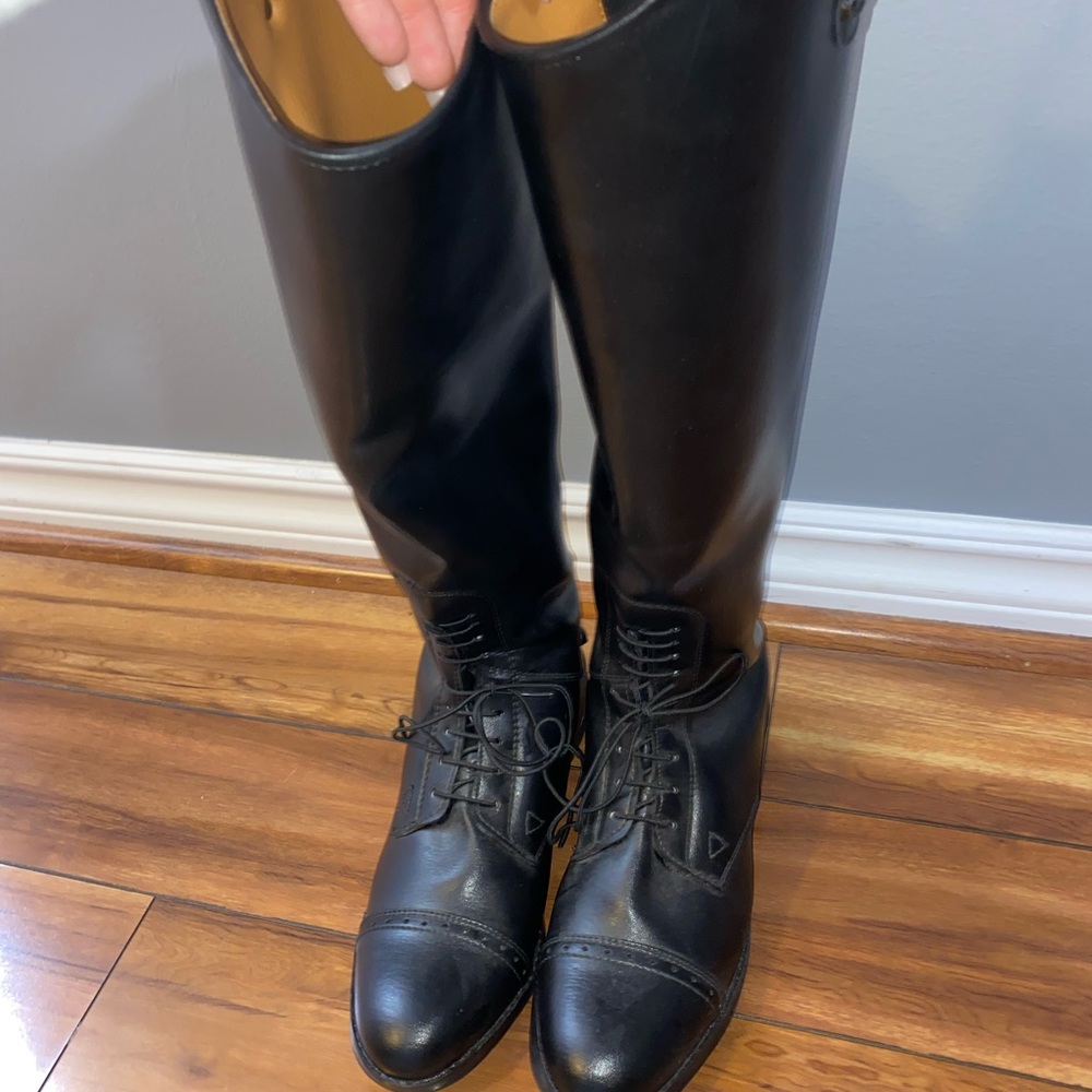 Equistar size 8 regular calf, Tall boots. NEVER worn, taken out of box once.